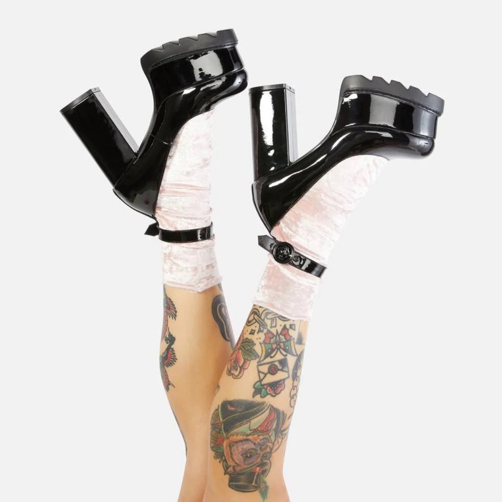 EVIL ATTRACTION PLATFORM MARY JANES
LAMODA